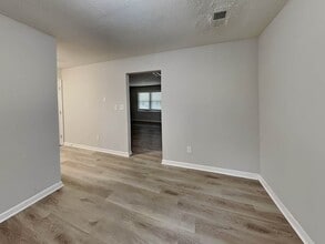 415 Plainville Dr SW in Atlanta, GA - Building Photo - Building Photo