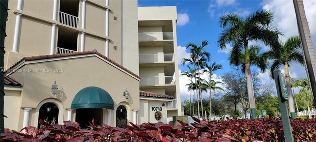 10710 NW 66th St in Doral, FL - Building Photo - Building Photo