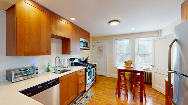 29 Montgomery St, Unit 1