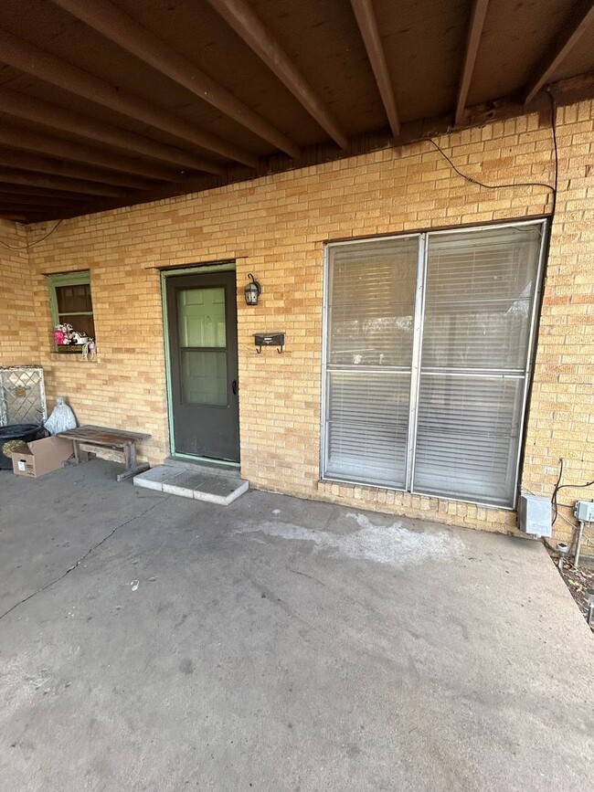 2319 Hunter St in Tyler, TX - Foto de edificio - Building Photo