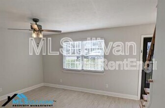 1002 Willow Dr in Chapel Hill, NC - Building Photo - Building Photo