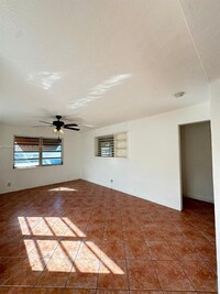 1221 N 16th Ave in Hollywood, FL - Foto de edificio - Building Photo