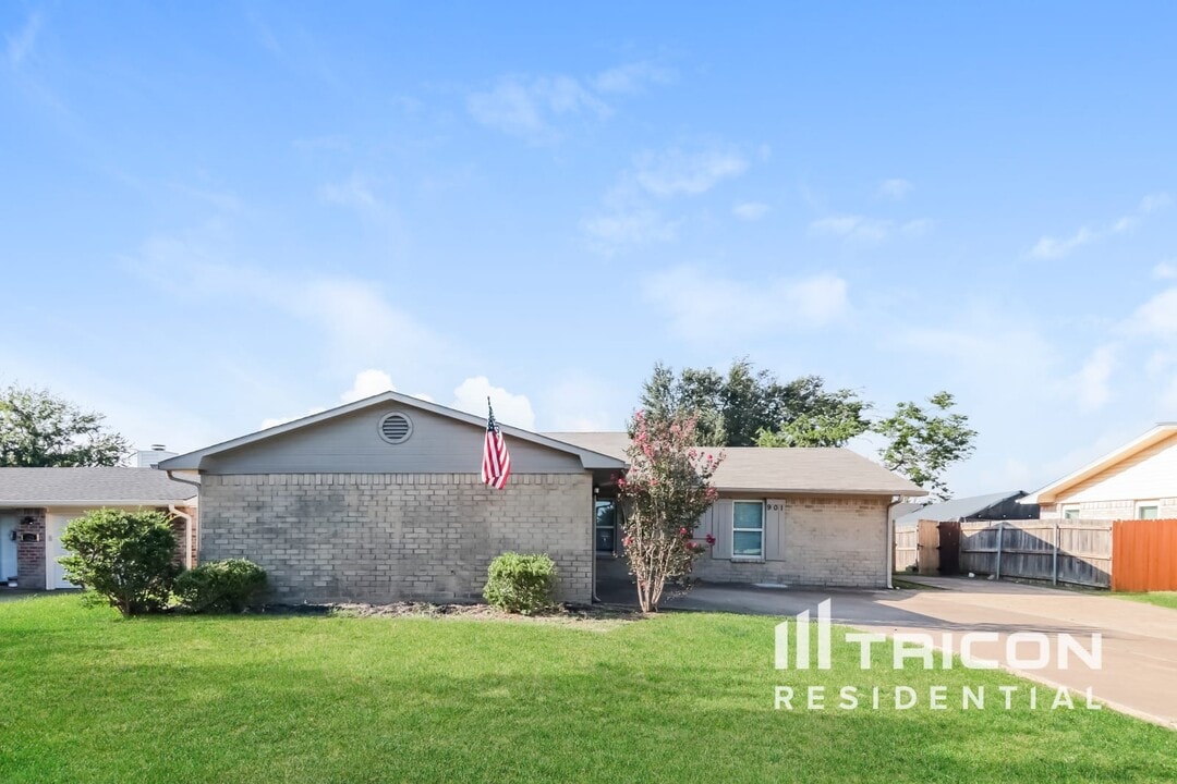 901 Loganwood Dr in Royse City, TX - Building Photo