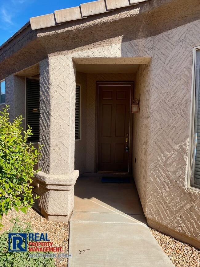 3769 E Canyon Crest Ave in Washington, UT - Building Photo - Building Photo