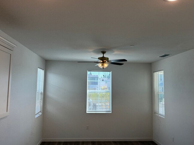 8636 Starburst Way in Sacramento, CA - Building Photo - Building Photo