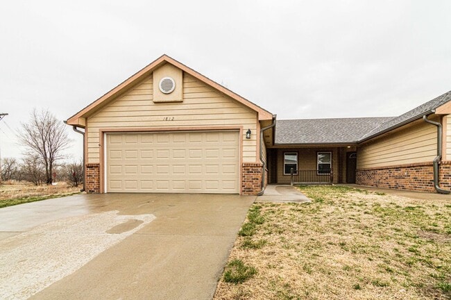 1812 Clover Dr