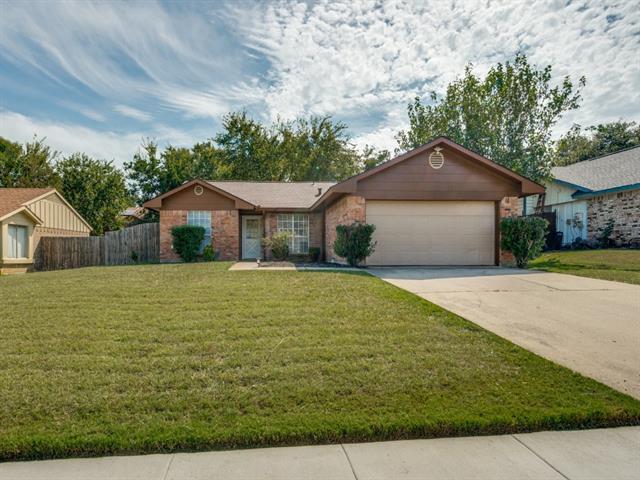 1404 Legget St in Arlington, TX - Building Photo