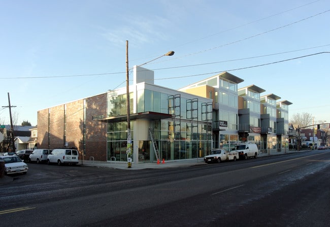 The Hawthorne in Portland, OR - Building Photo - Building Photo