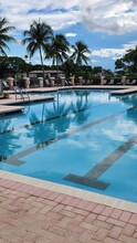 7688 Trent Dr, Unit 401 in Tamarac, FL - Foto de edificio - Building Photo