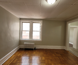 28 Columbia Ave, Unit 403 in Newark, NJ - Foto de edificio - Building Photo