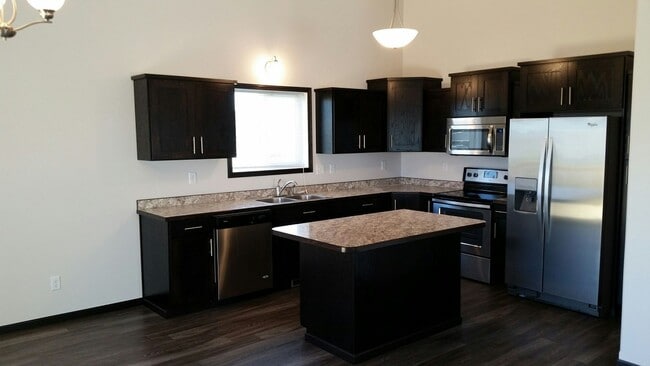 3357 27th St S in Moorhead, MN - Building Photo - Building Photo