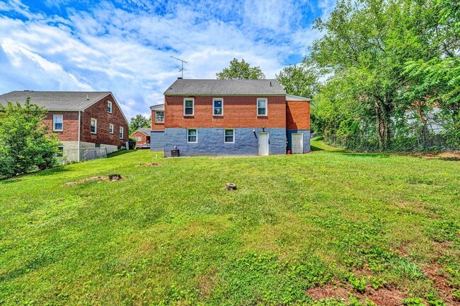 5333 Thornrose Rd in Roanoke, VA - Building Photo - Building Photo