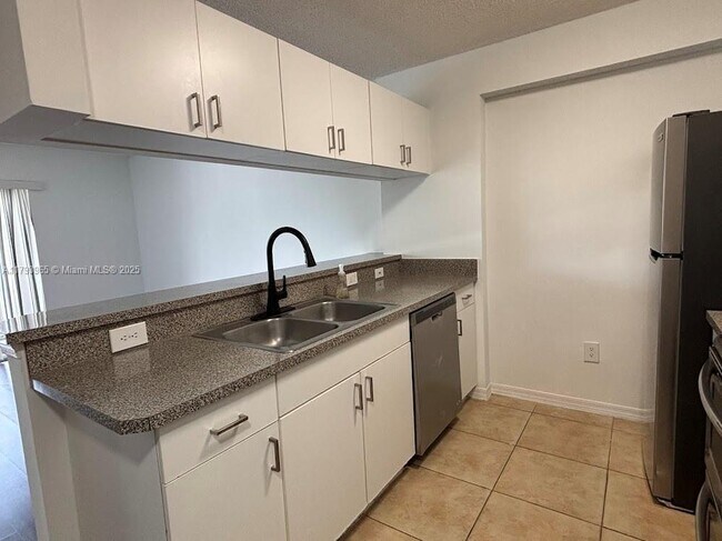 420 S Park Rd in Hollywood, FL - Foto de edificio - Building Photo