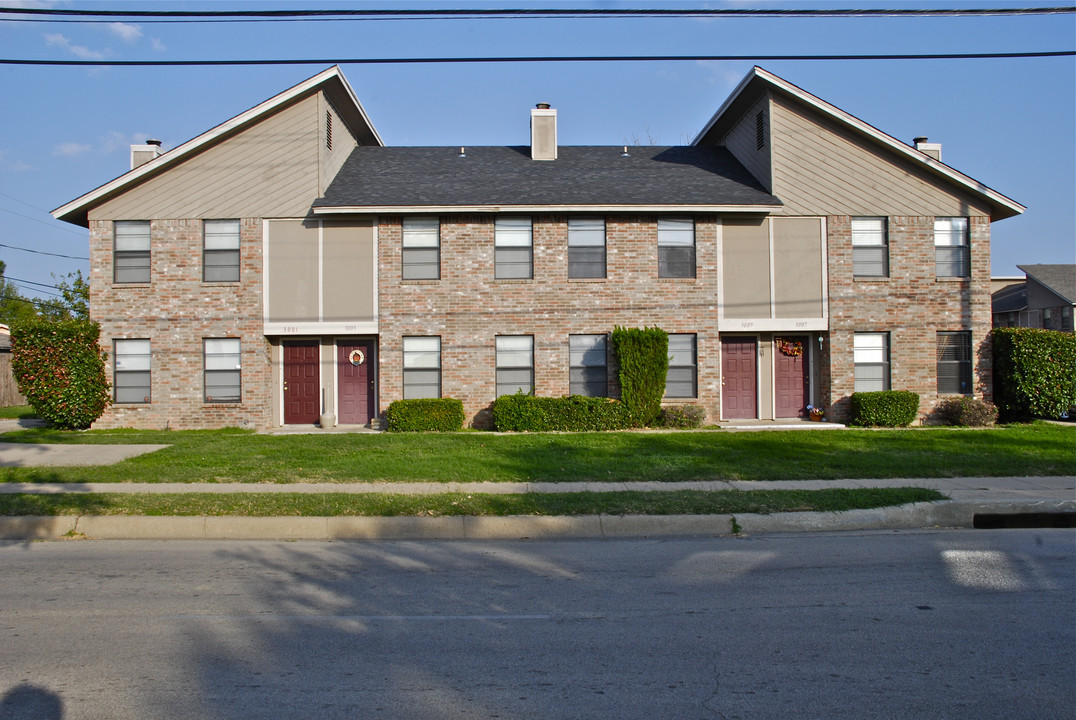 Sycamore Square Townhomes in Euless, TX - Foto de edificio