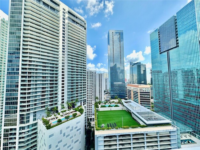 186 SE 12th Ter, Unit 2302 in Miami, FL - Foto de edificio - Building Photo