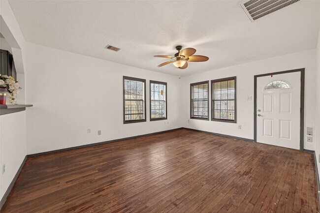 1110 11th St in Galena Park, TX - Building Photo - Building Photo