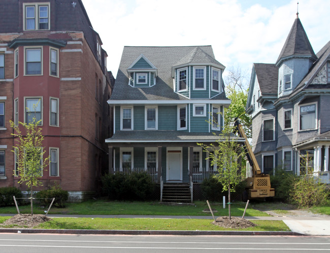 419 Porter Ave in Buffalo, NY - Foto de edificio - Building Photo