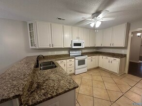 722 Hobbs Rd SE in Huntsville, AL - Building Photo - Building Photo