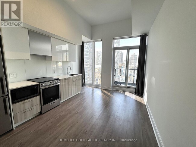 251-1251 Jarvis St in Toronto, ON - Building Photo - Building Photo