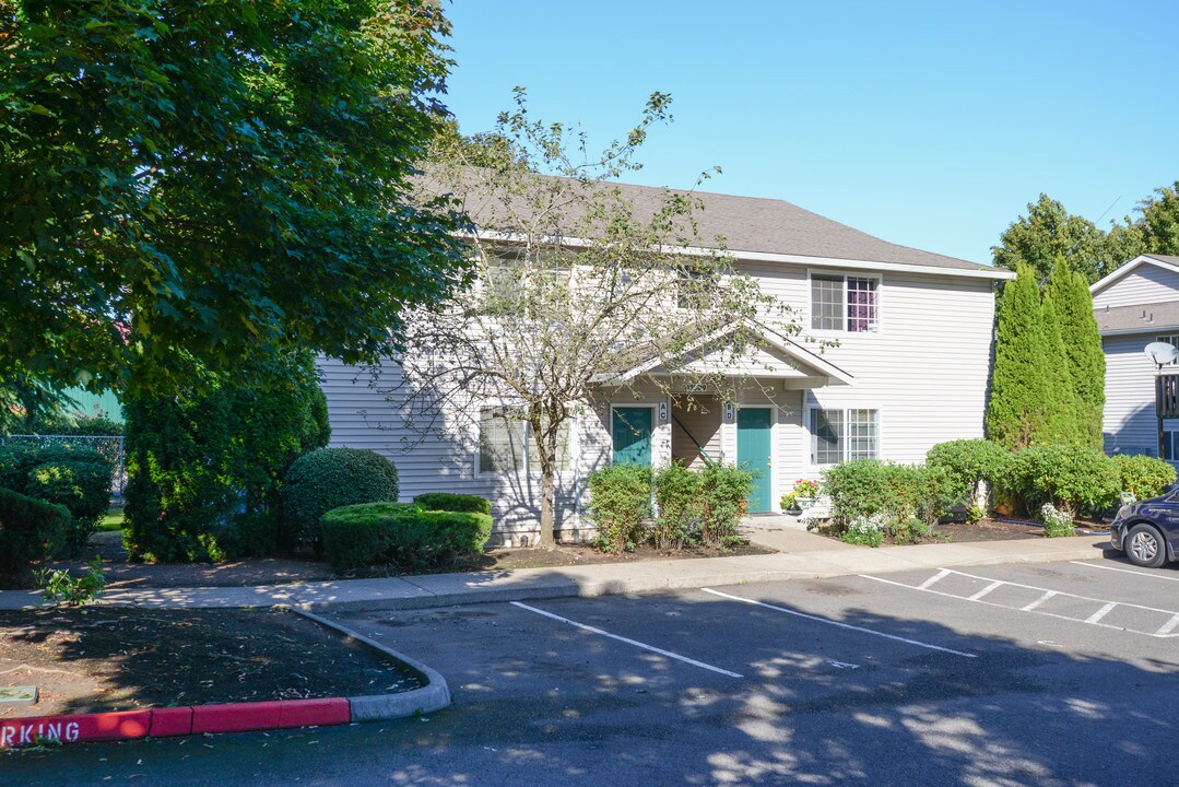 Foster Meadows in Portland, OR - Foto de edificio