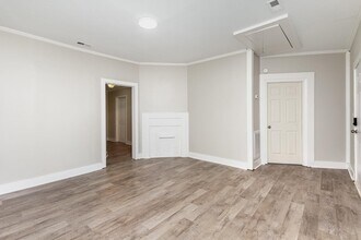 105 S Elm St in Gastonia, NC - Building Photo - Building Photo