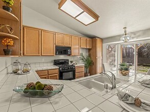 1411 Raeburn Way in Roseville, CA - Building Photo - Building Photo