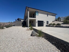 991 Grand Heights Dr in Saint George, UT - Building Photo - Building Photo