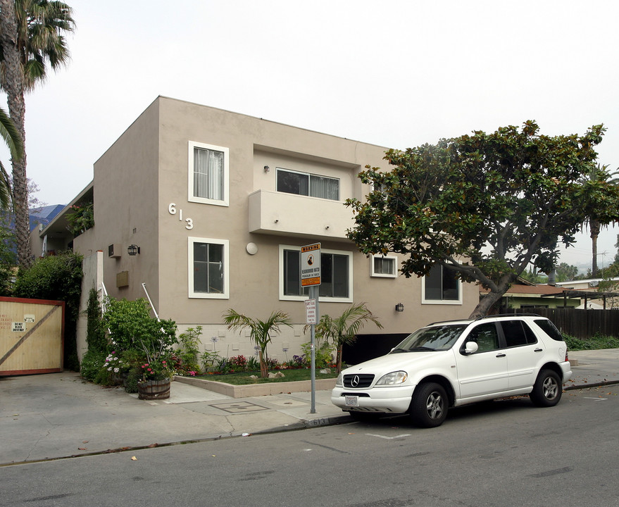 613 Westbourne Dr in West Hollywood, CA - Foto de edificio