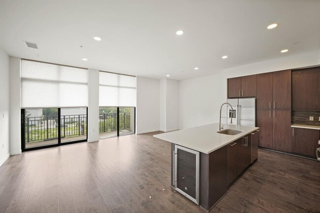 4820 Caroline St in Houston, TX - Building Photo - Building Photo
