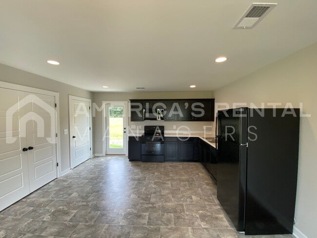 350 Sunlight Cr in Talladega, AL - Building Photo - Building Photo