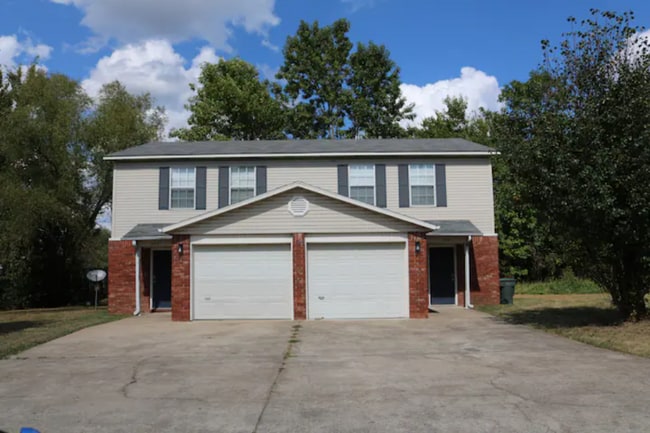 594 W Moan Pl in Fayetteville, AR - Building Photo - Building Photo