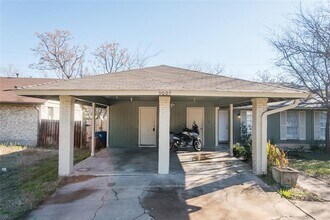9007 Little Walnut Pkwy in Austin, TX - Building Photo - Building Photo
