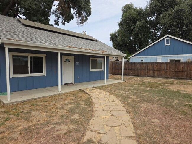 35 1/2 Oak Ave in Woodland, CA - Building Photo - Building Photo