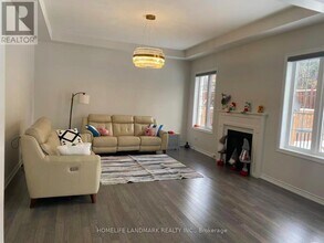 123 Mitchell Pl in Newmarket, ON - Building Photo - Building Photo