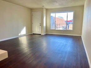 175 W Alameda St in Manteca, CA - Building Photo - Building Photo