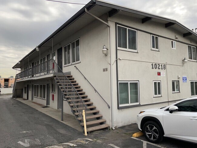 Felton in Inglewood, CA - Building Photo - Building Photo