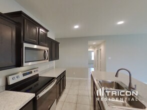 8832 Ring Gold Dr in Fort Worth, TX - Building Photo - Building Photo