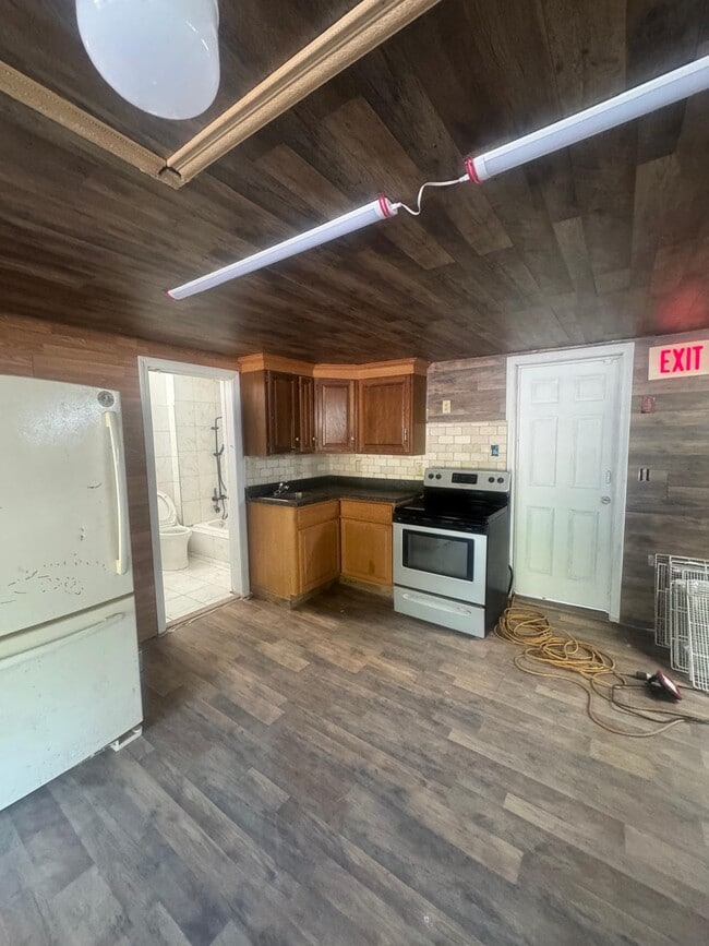 374 NH-125 in Exeter, NH - Building Photo - Building Photo