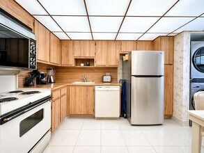 4015 W Palm Aire Dr, Unit 205 in Pompano Beach, FL - Foto de edificio - Building Photo