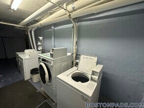 1758 Commonwealth Ave, Unit A in Boston, MA - Foto de edificio - Building Photo