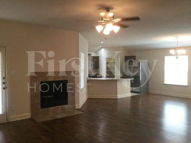 1283 Alhambra Dr in Lancaster, TX - Building Photo - Building Photo