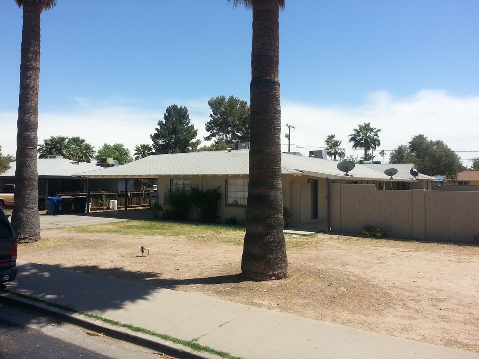 733 W 5th Ave in Mesa, AZ - Foto de edificio