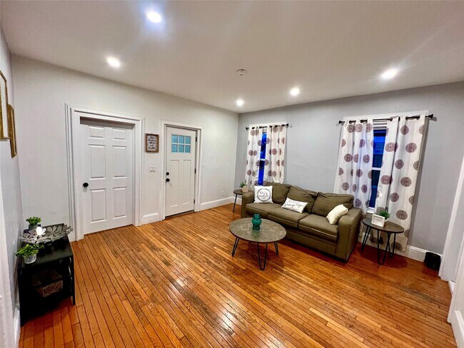 17 Academy Ave in Middletown, NY - Building Photo - Building Photo