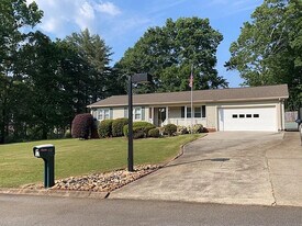 102 Woodhaven Ct in Easley, SC - Building Photo