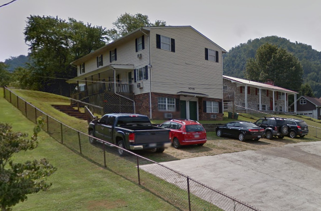 1015 1st Ave in Montgomery, WV - Building Photo