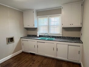 4482 Grace Chapel Rd in Granite Falls, NC - Foto de edificio - Building Photo