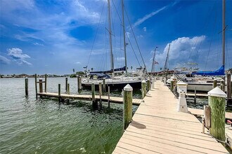 500 Treasure Island Cswy, Unit Unit 101 in Treasure Island, FL - Building Photo - Building Photo