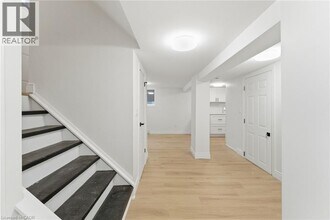 262 E 17th St in Hamilton, ON - Building Photo - Building Photo