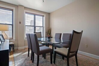 1723 Washington St, Unit 402 in Boston, MA - Foto de edificio - Building Photo