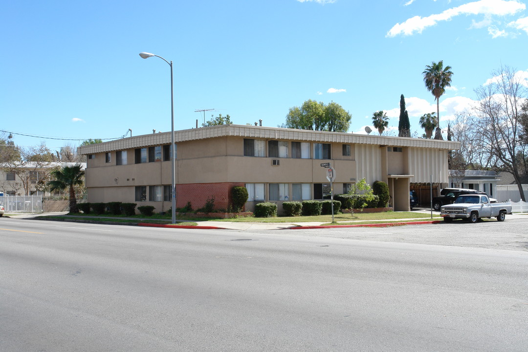 6774 Katherine Ave in Van Nuys, CA - Foto de edificio